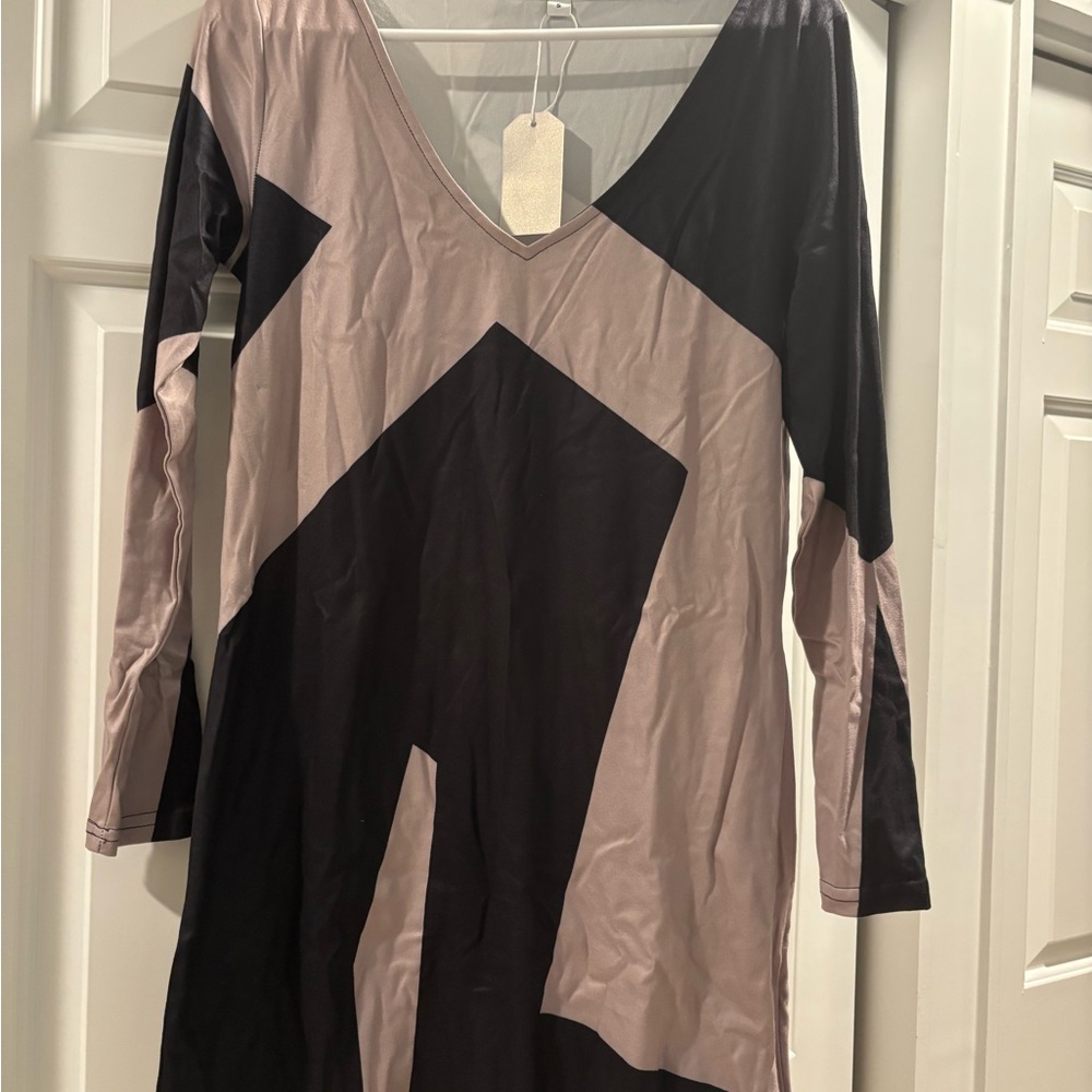 New Geometric Long Sleeve Dress in Black and Tan